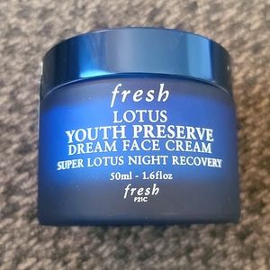 Fresh lotus youth preserve dream face cream